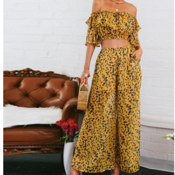 Everkaki Set Off the Shoulder Top and Pants - Picture 3 of 8